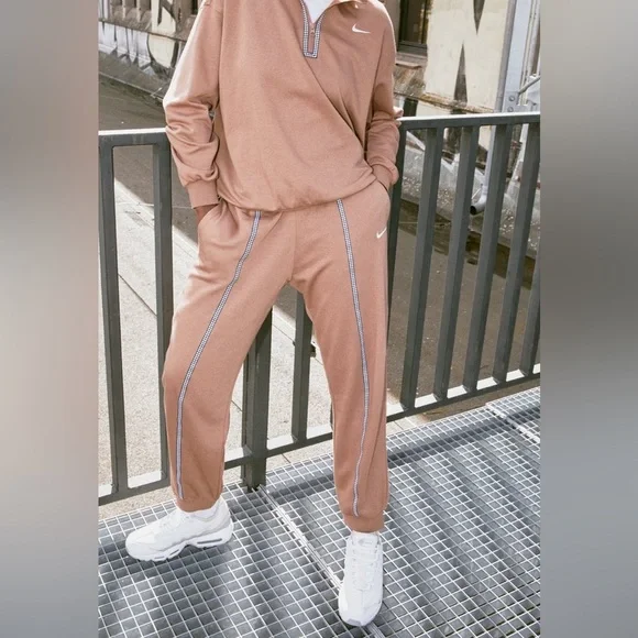 Nike Brown Sweatshirt - Picture 9 of 9